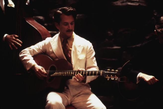 SWEET AND LOWDOWN, Sean Penn, 1999, playing guitar in a band