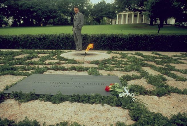 Costner JFK John Fitzegerald Kennedy tomba
